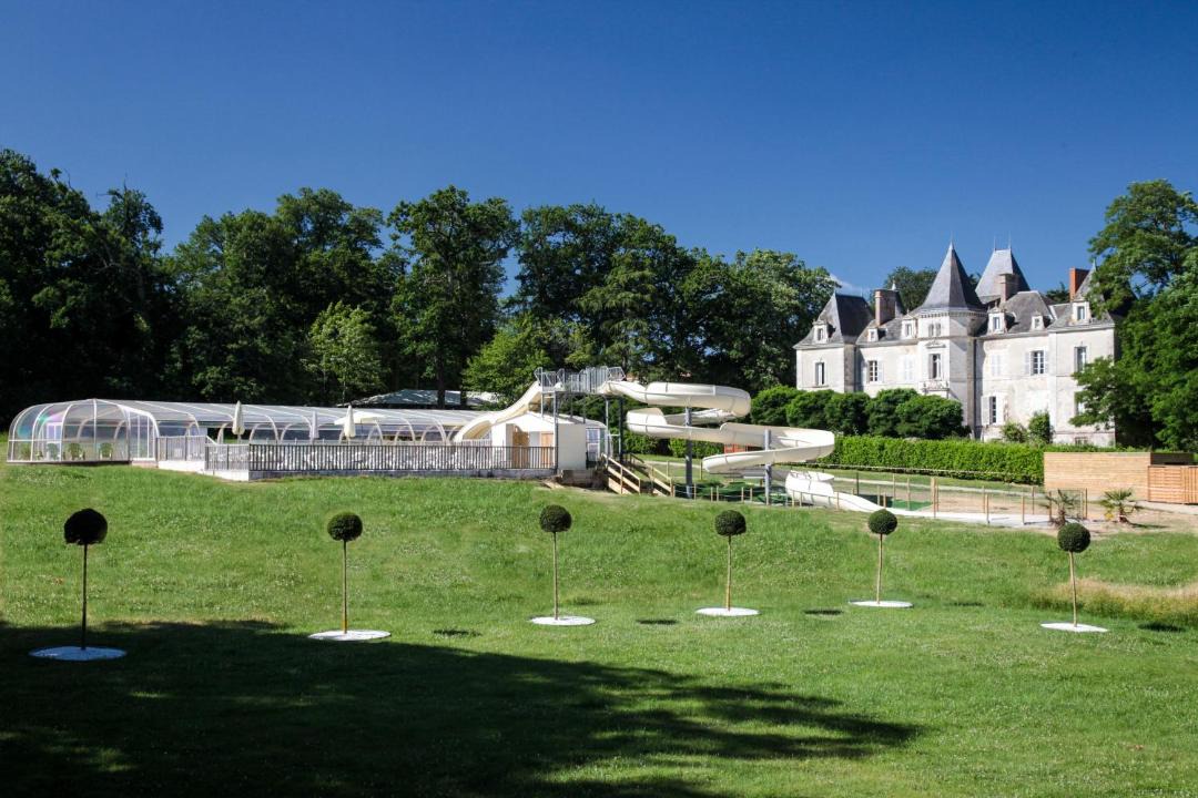 Photo of Buildings in Saint-Julien-des-Landes
