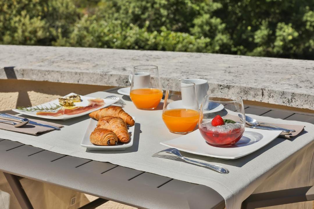 Photo of Others in Goult