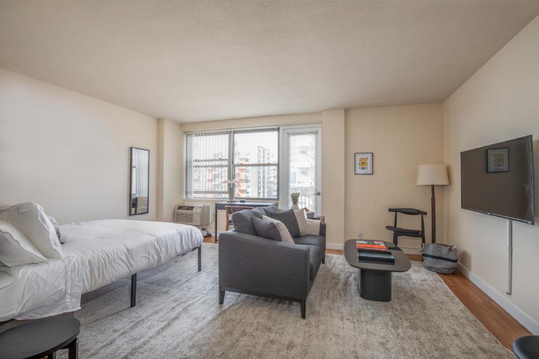 Photo of Livingroom in Downtown West