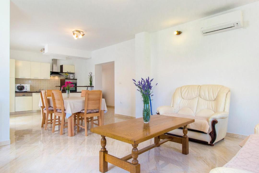 Photo of Livingroom in Bristane