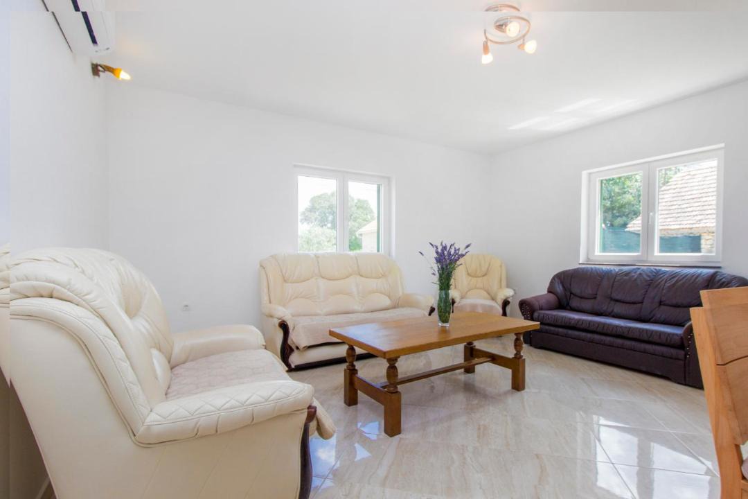 Photo of Livingroom in Bristane