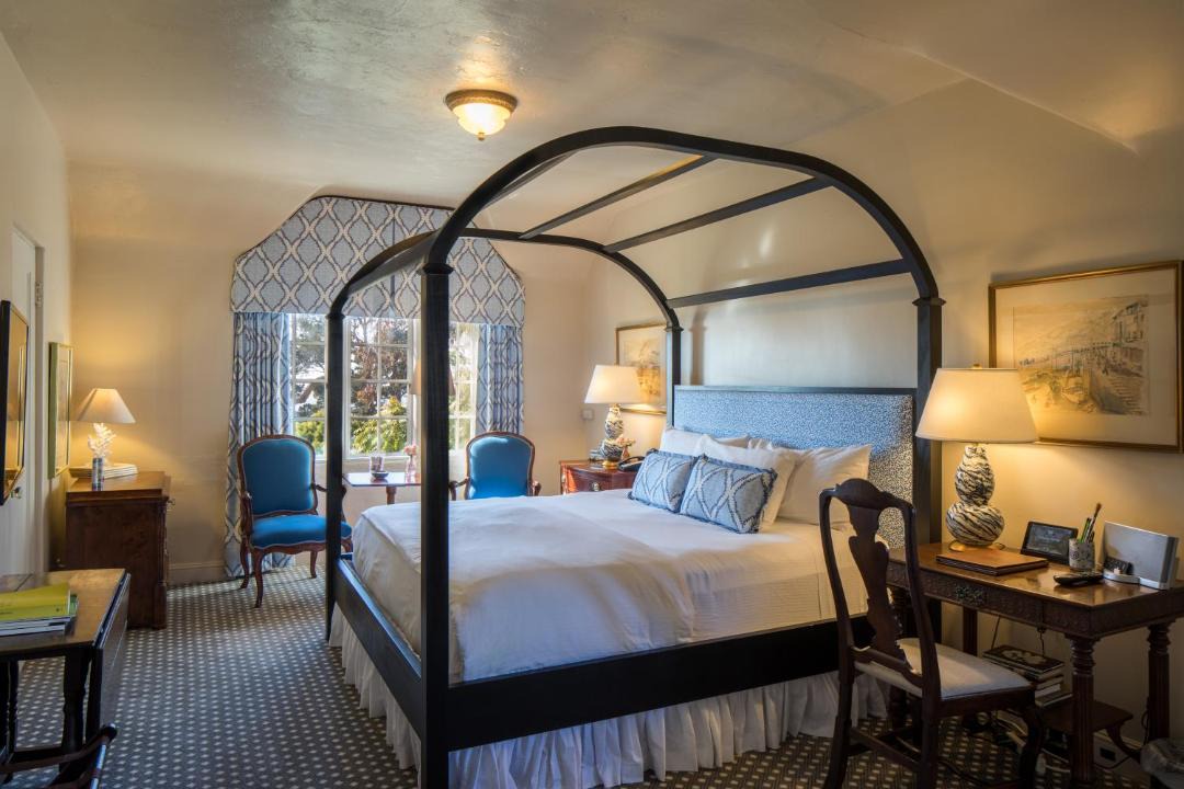 Photo of Others in Golden Rectangle