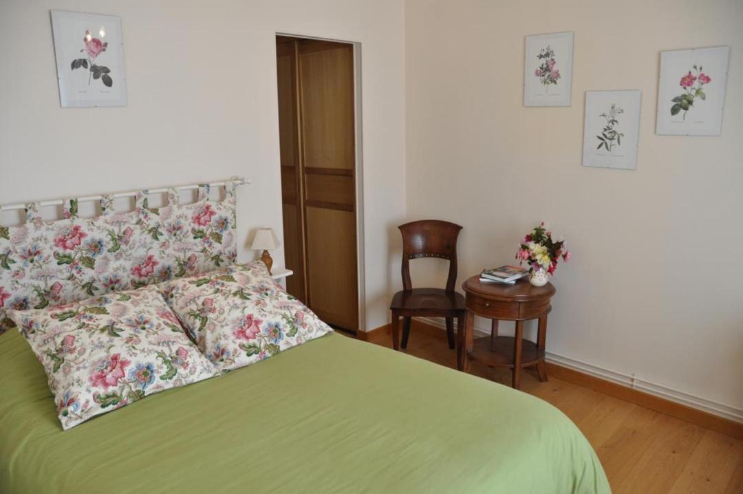 Photo of Bedroom in Saint-Loup-de-Naud