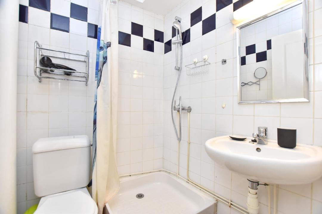 Photo of Bathroom in Arcueil