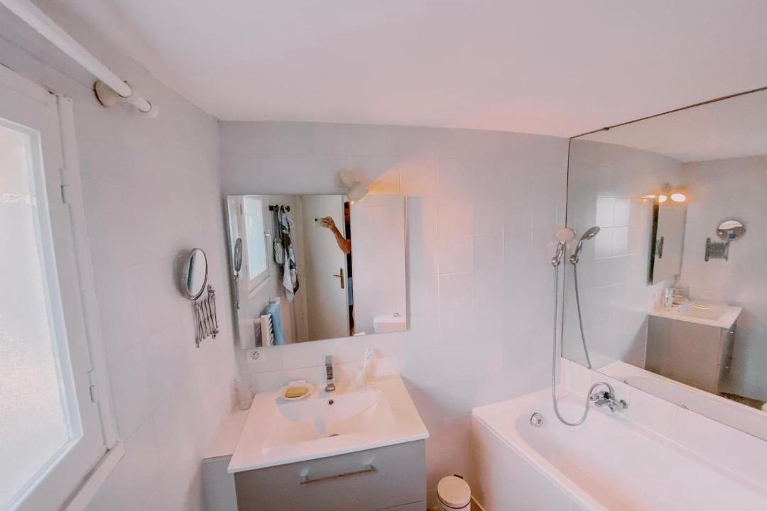 Photo of Bathroom in Le Lavandou