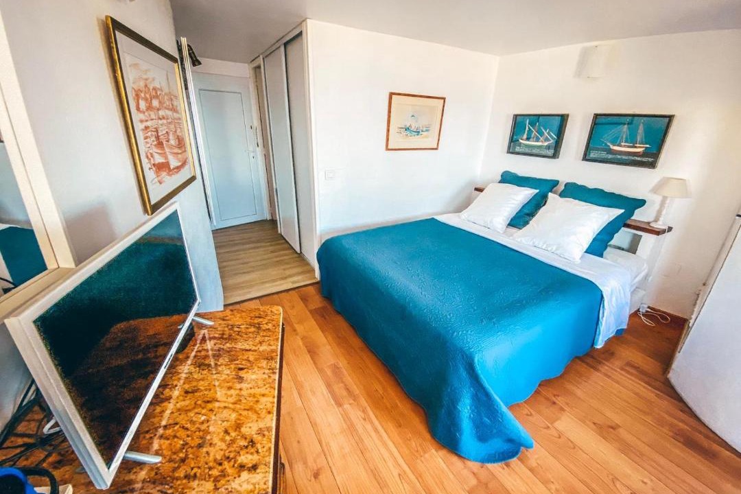 Photo of Bedroom in Le Lavandou