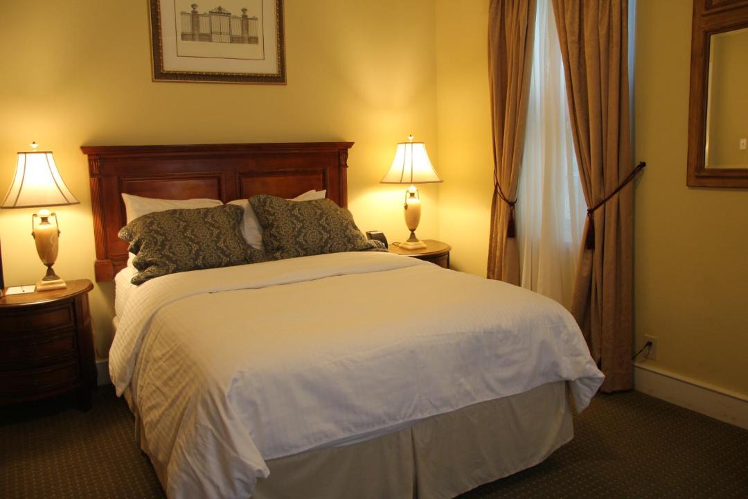 Photo of Bedroom in Washington Square West