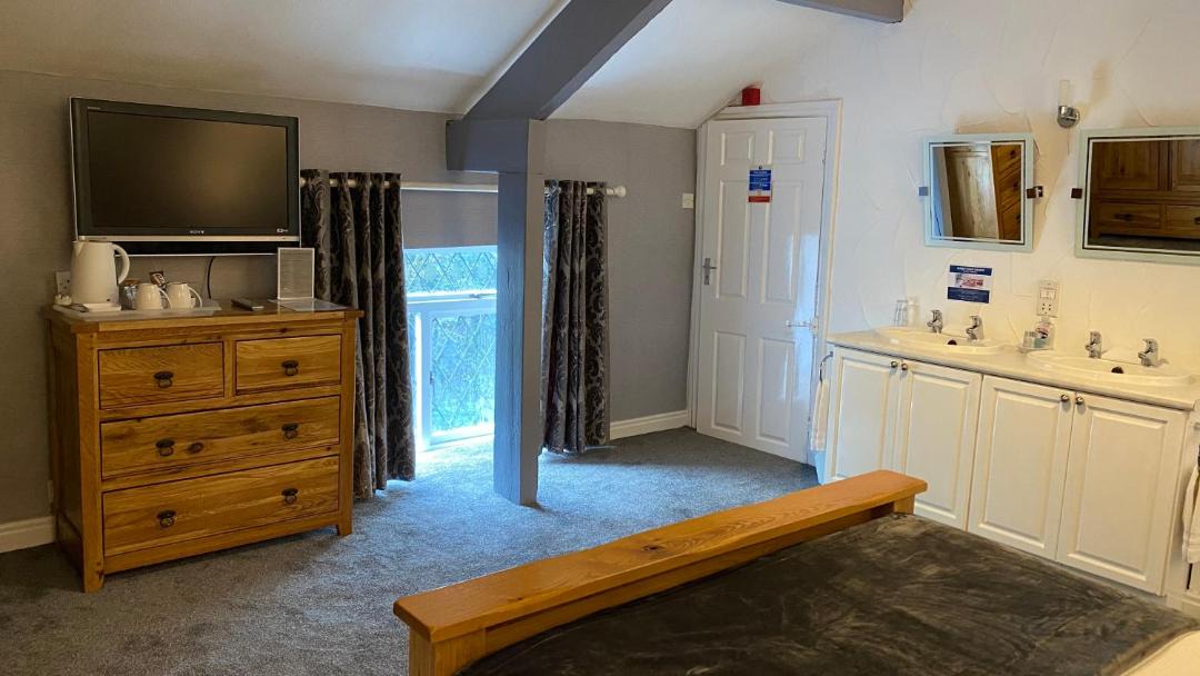 Photo of Others in Oulton