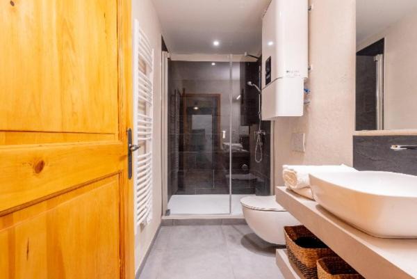 Photo of Others in Crest