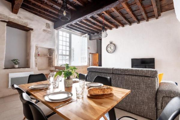 Photo of Others in Crest