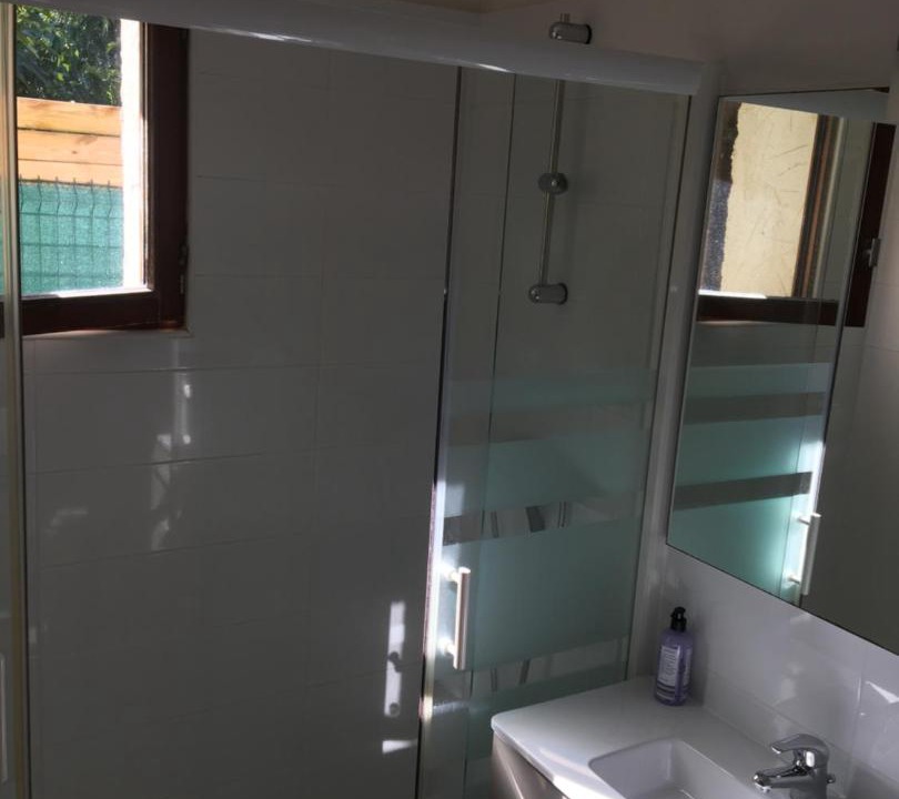 Photo of Bathroom in Teyran