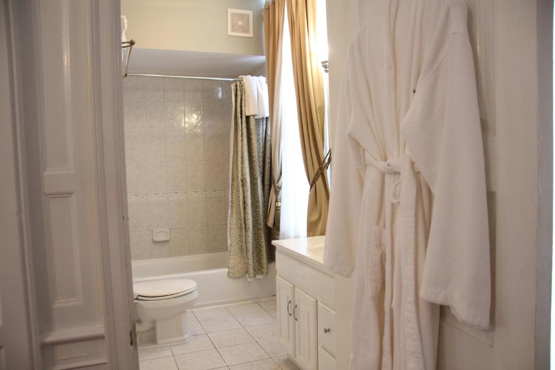 Photo of Bathroom in Washington Square West