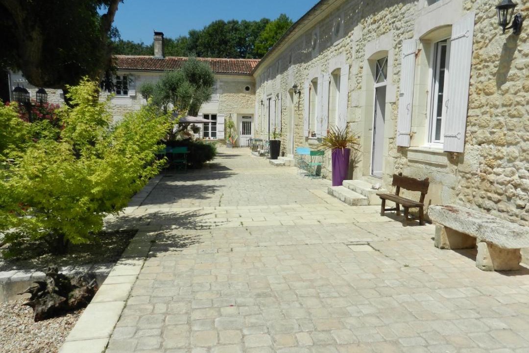 Photo of Others in Pons