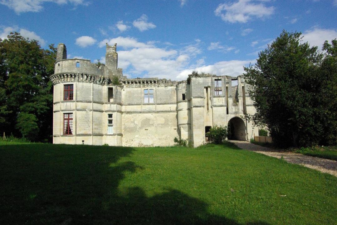 Photo of Buildings in Veuil
