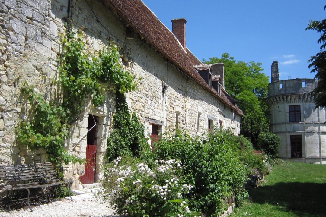 Photo of Buildings in Veuil