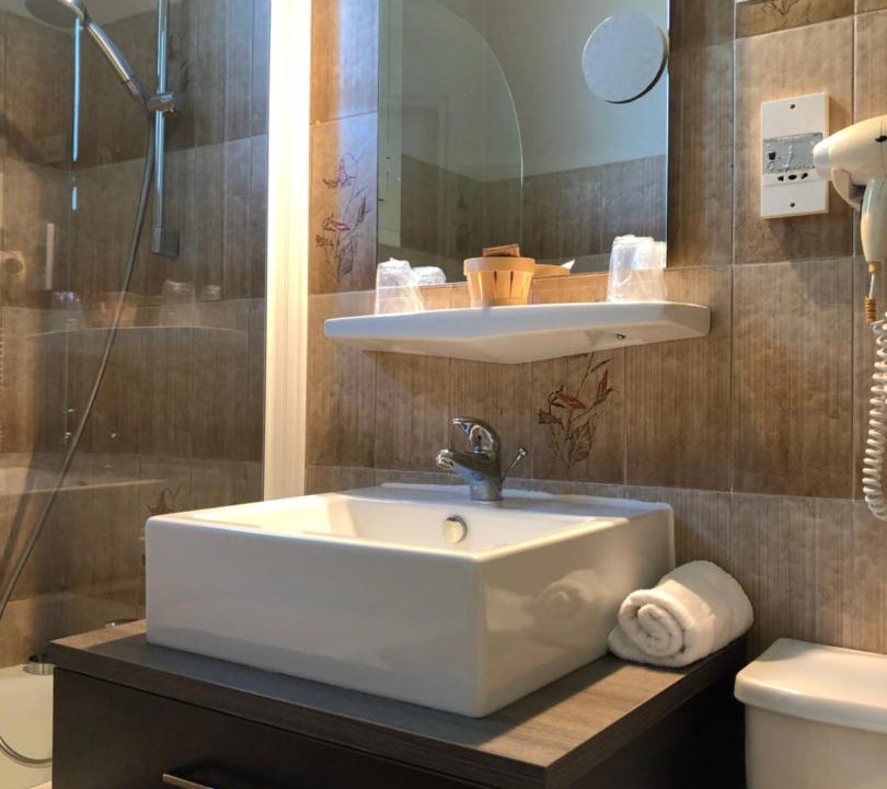 Photo of Bathroom in Rieupeyroux