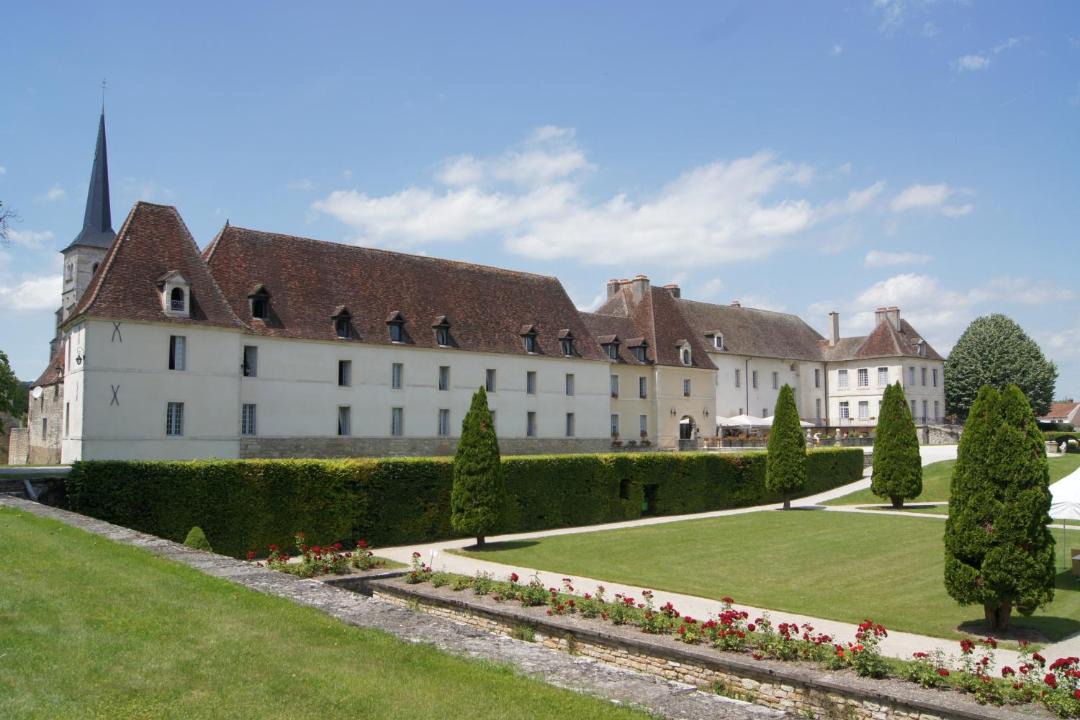 Photo of Buildings in Gilly-les-Citeaux