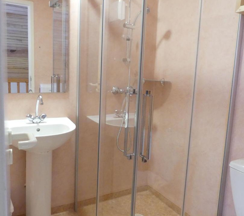 Photo of Bathroom in Llo