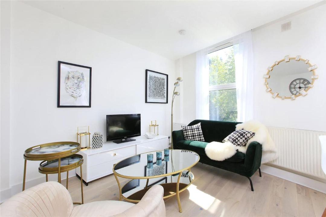 Photo of Livingroom in Latchmere