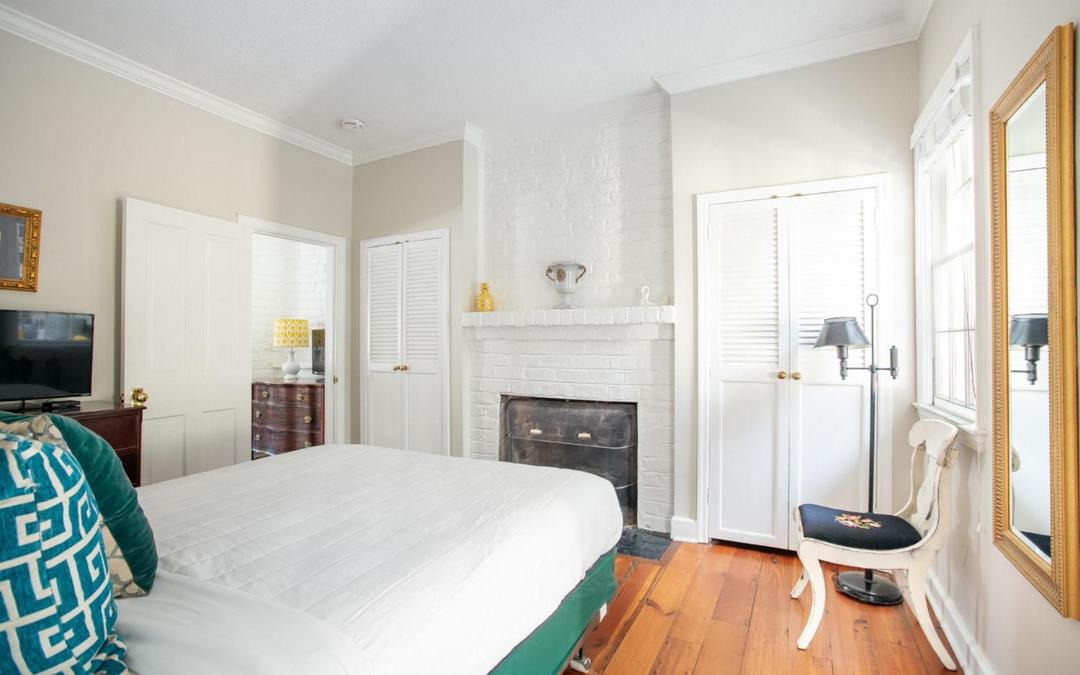 Photo of Bedroom in Historic District - North