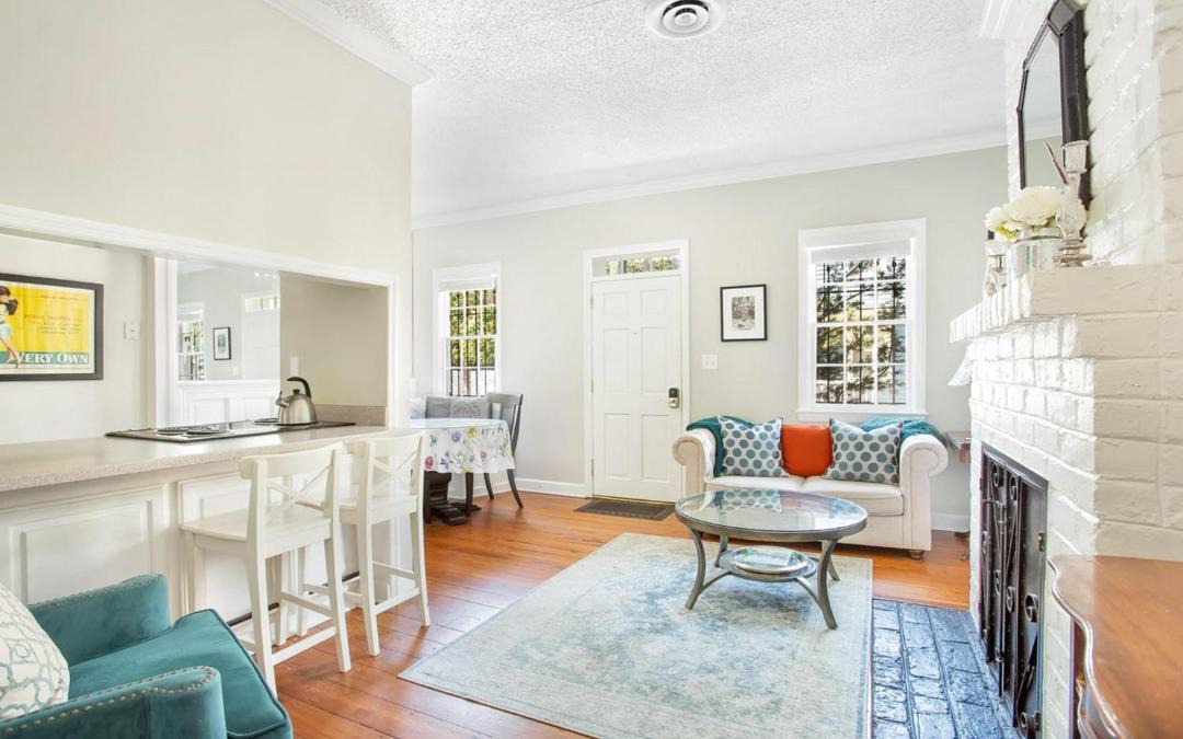 Photo of Livingroom in Historic District - North