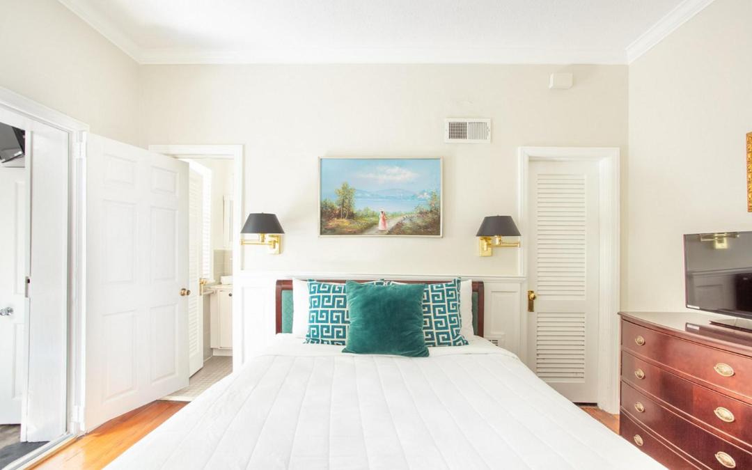 Photo of Bedroom in Historic District - North