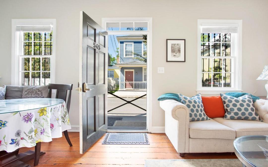 Photo of Livingroom in Historic District - North