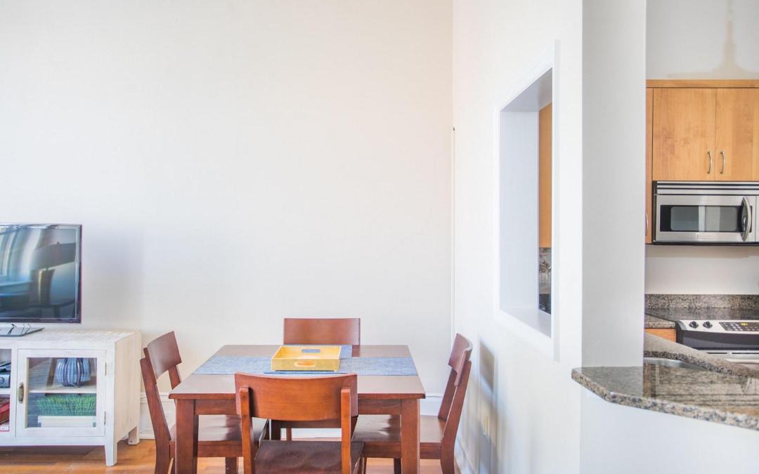 Photo of Livingroom in Historic District - North