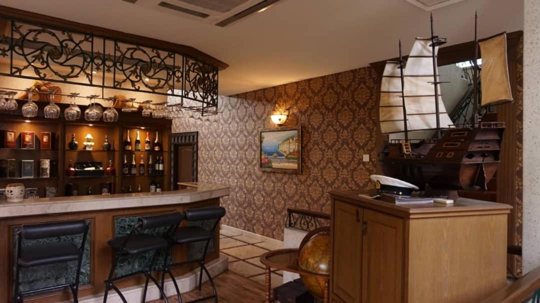 Photo of Others in Simee