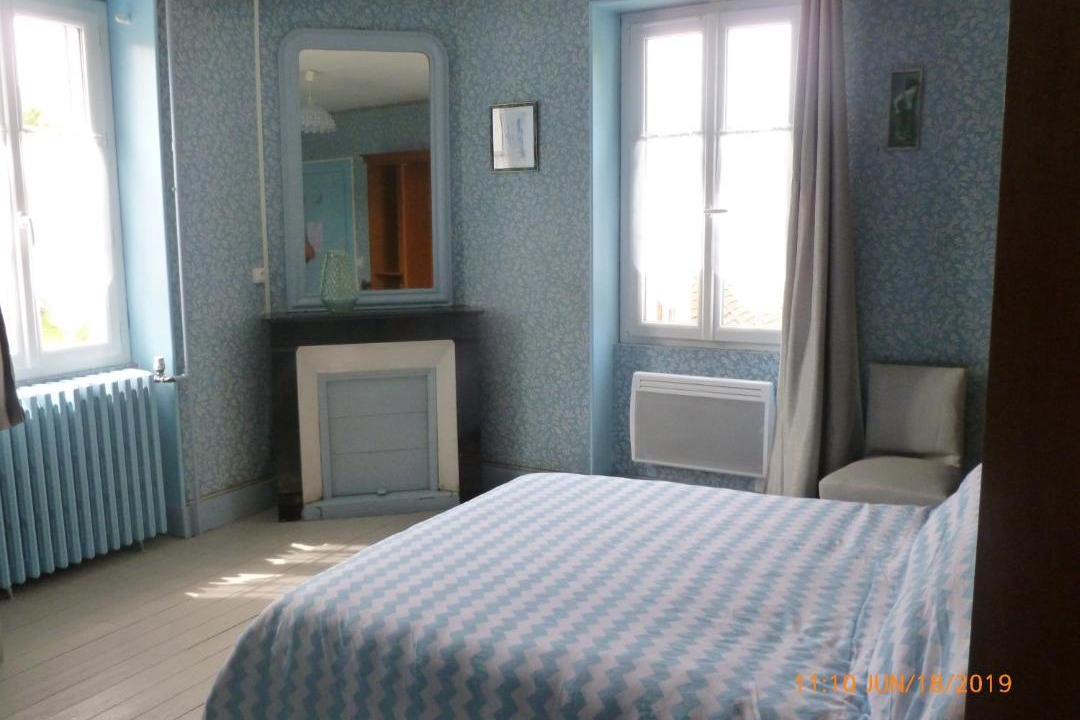 Photo of Bedroom in Druyes-les-Belles-Fontaines