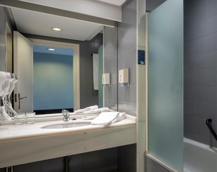 Photo of Bathroom in Logrono City Centre