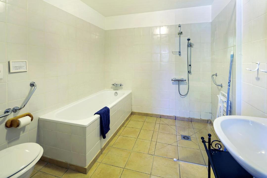 Photo of Bathroom in Thauron