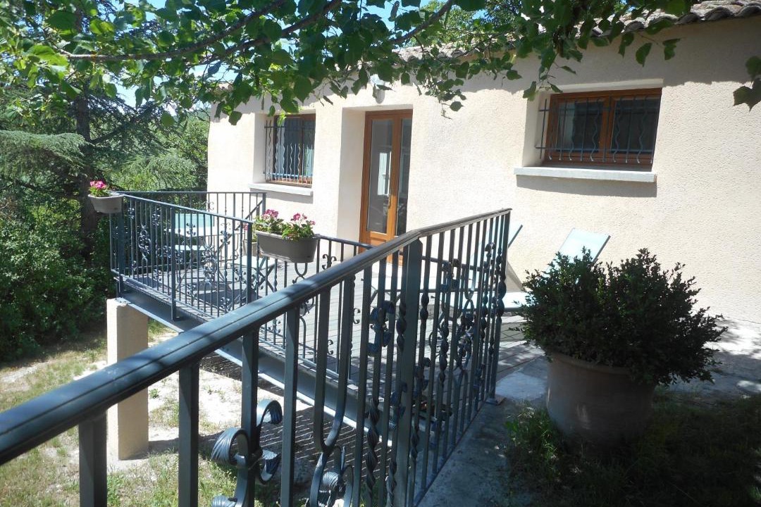 Photo of Buildings in Barret-sur-Meouge