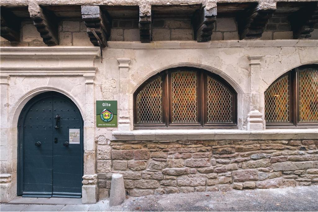 Photo of Buildings in Monesties