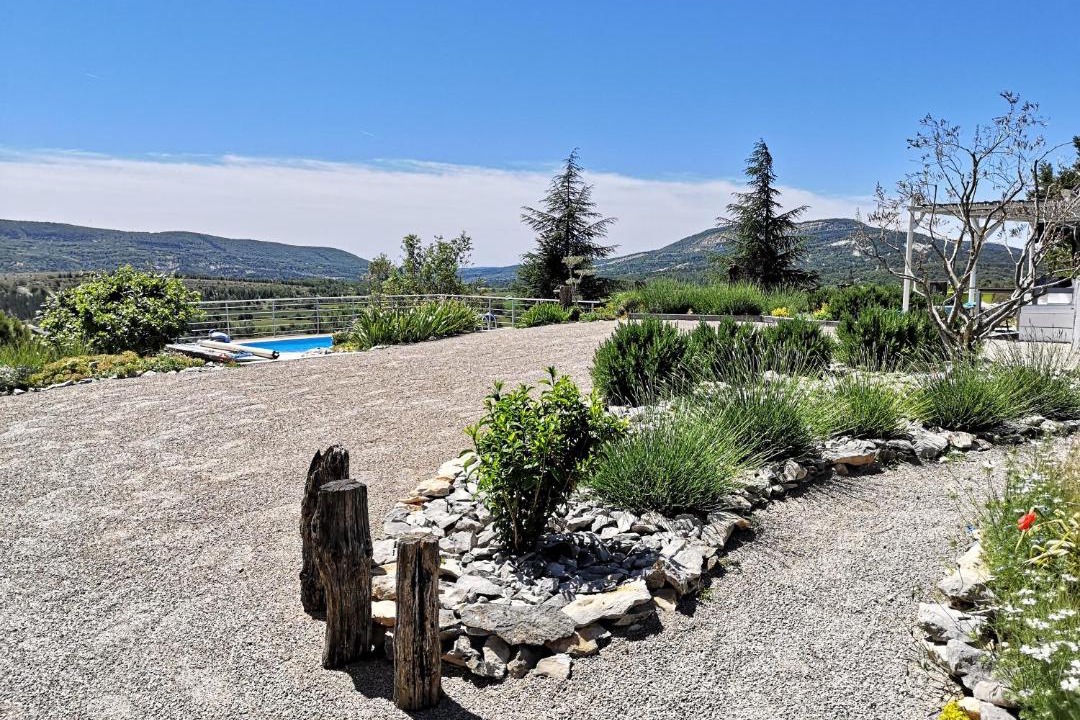 Photo of Others in Ongles