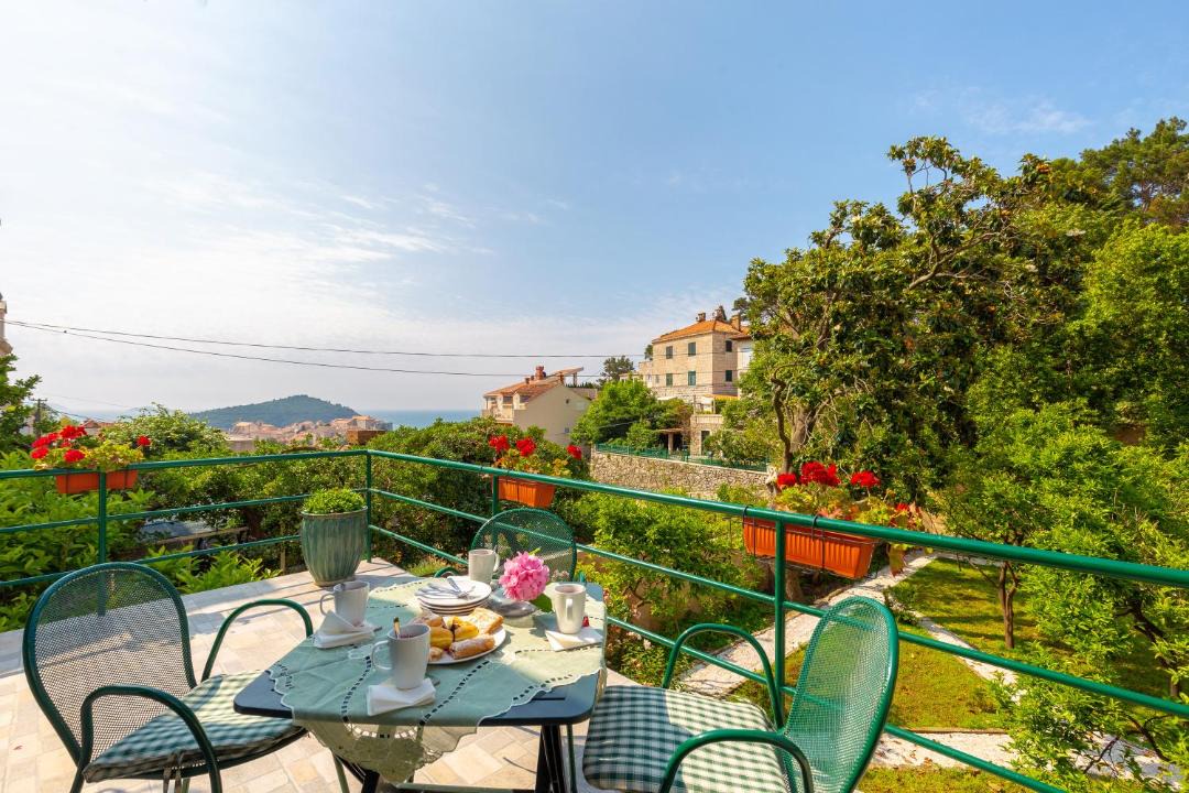 Photo of Patio Balcony in Pile