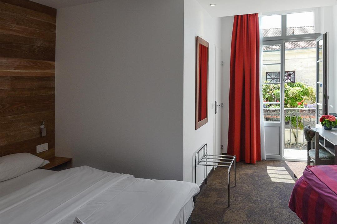 Photo of Others in Pons