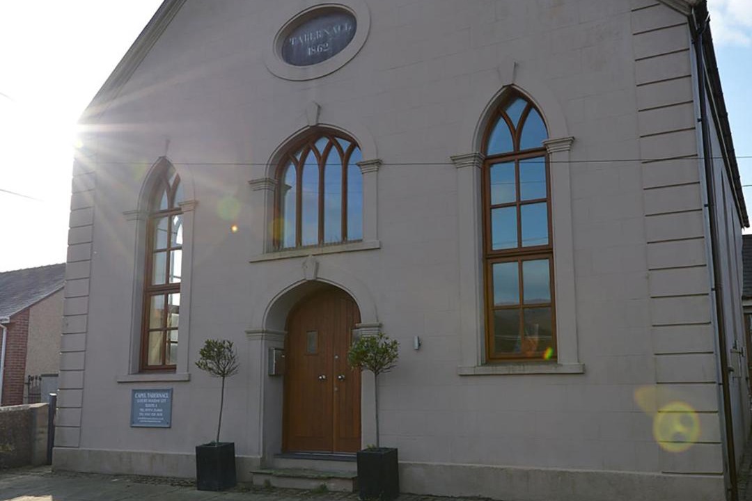 Photo of Buildings in Edern