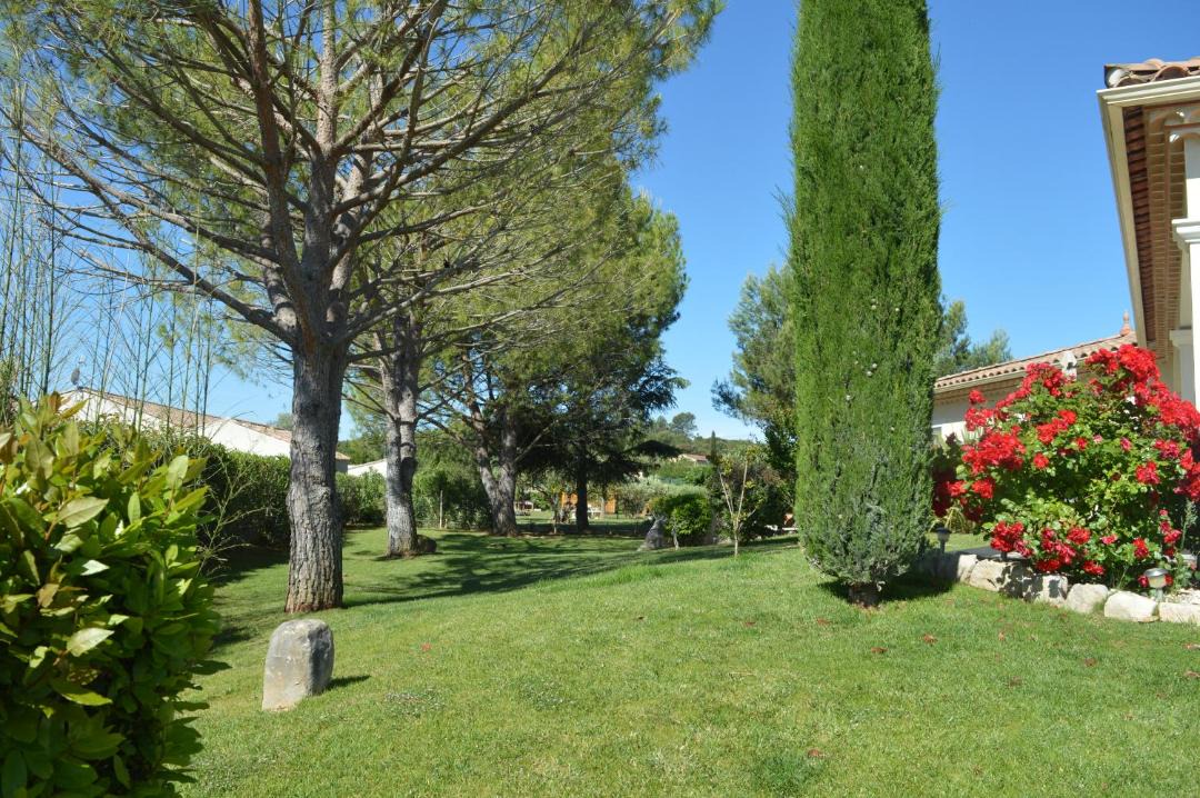 Photo of Others in Combas