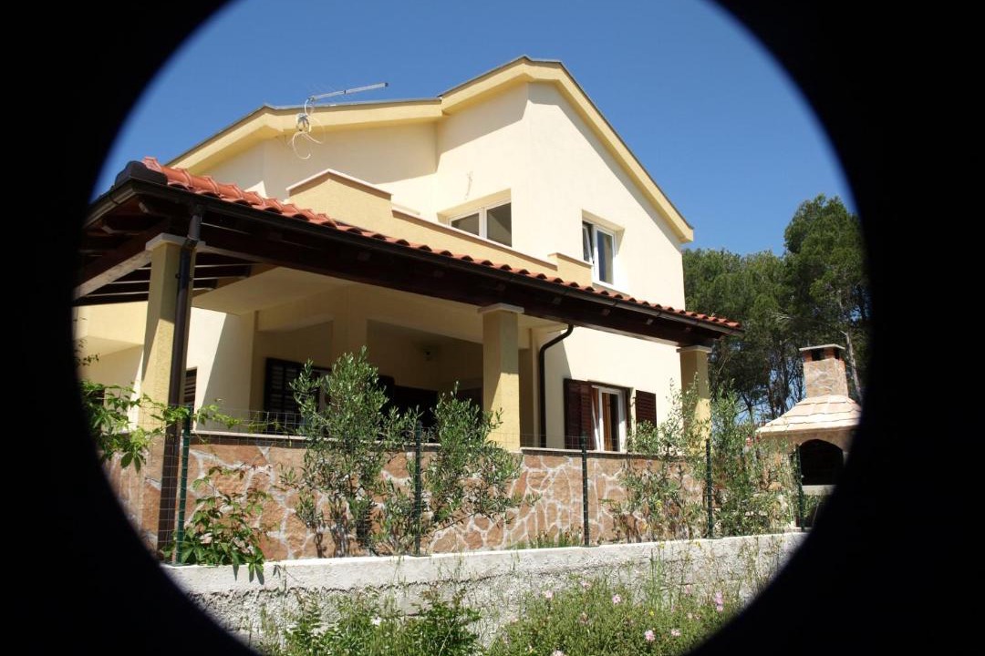 Photo of Buildings in Cove Osibova (Milna)