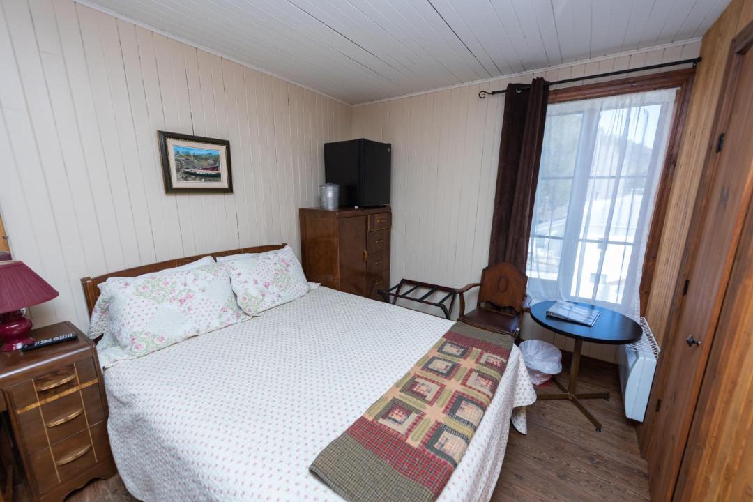 Photo of Bedroom in Petite-Riviere-Saint-Francois