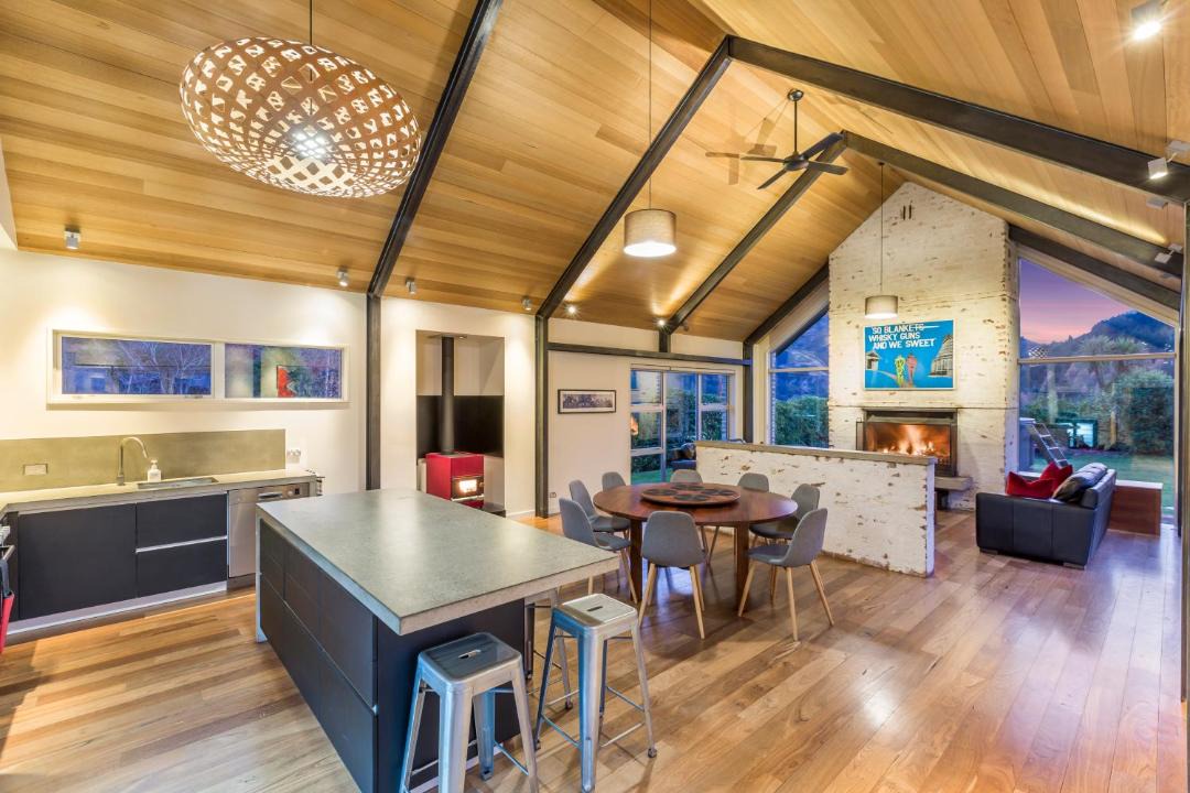 Photo of Livingroom in Arthur's Point