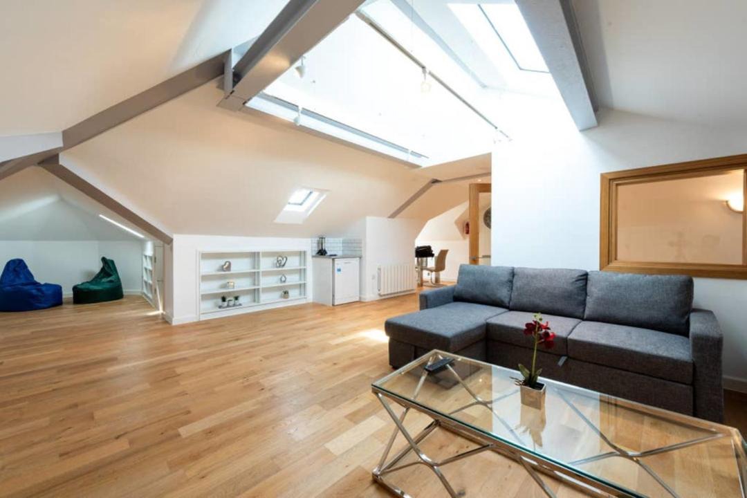 Photo of Livingroom in Uxbridge North