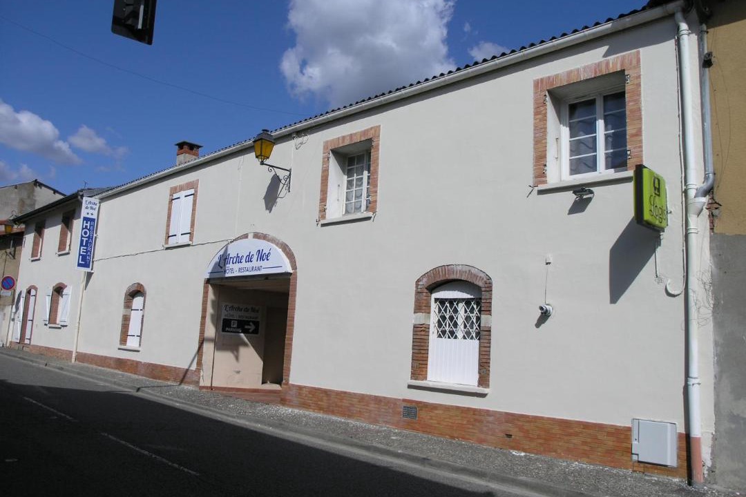 Photo of Others in Noe