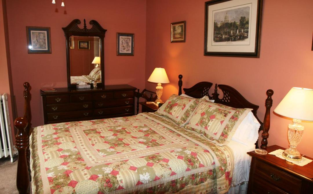 Photo of Bedroom in Downtown Baltimore