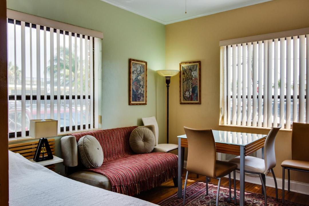 Photo of Others in Hollywood