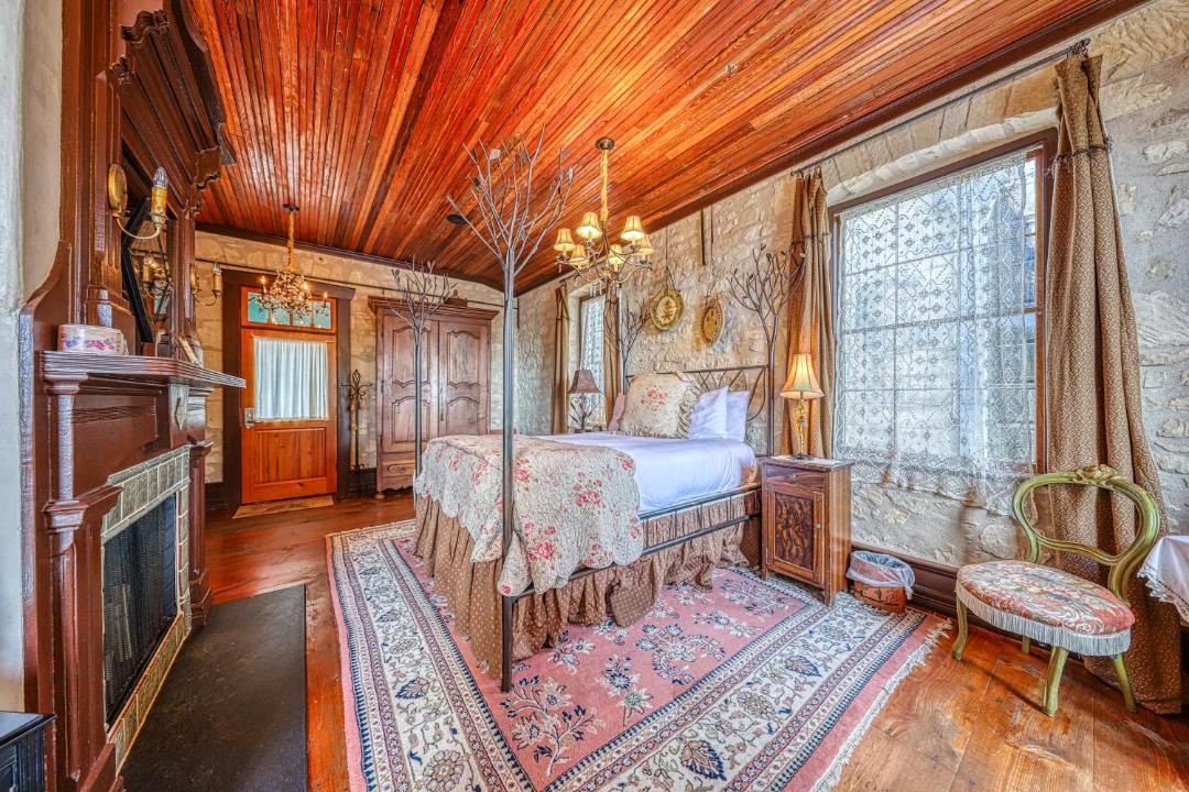 Photo of Livingroom in Fredericksburg