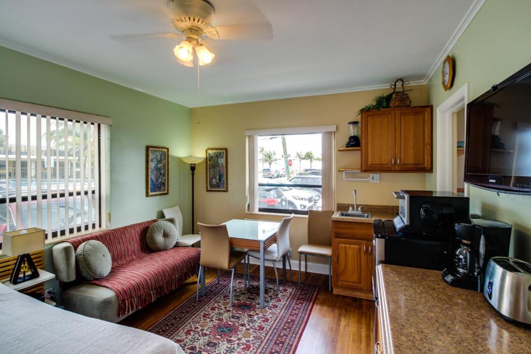 Photo of Others in Hollywood