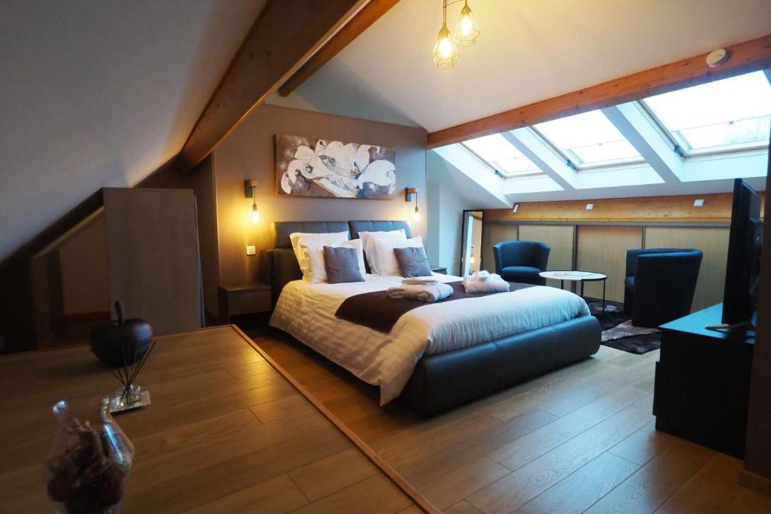 Photo of Others in Ecueil