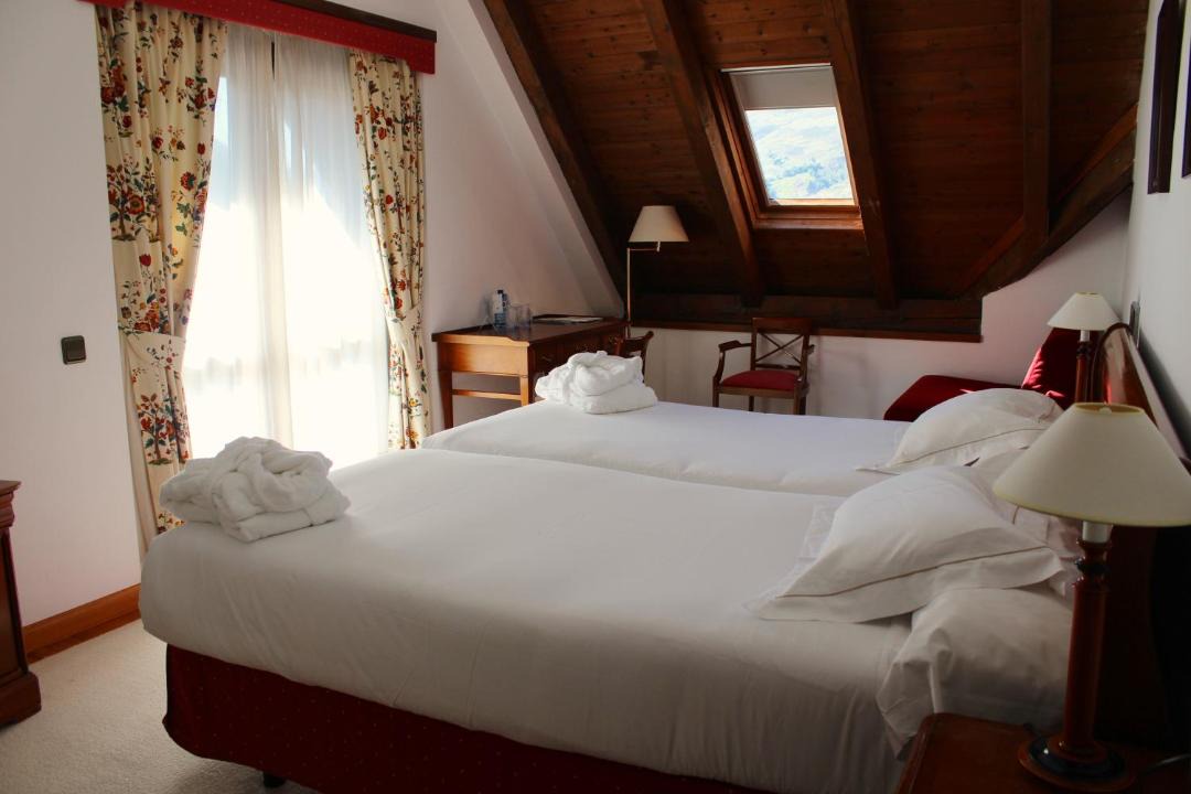 Photo of Bedroom in Tredos